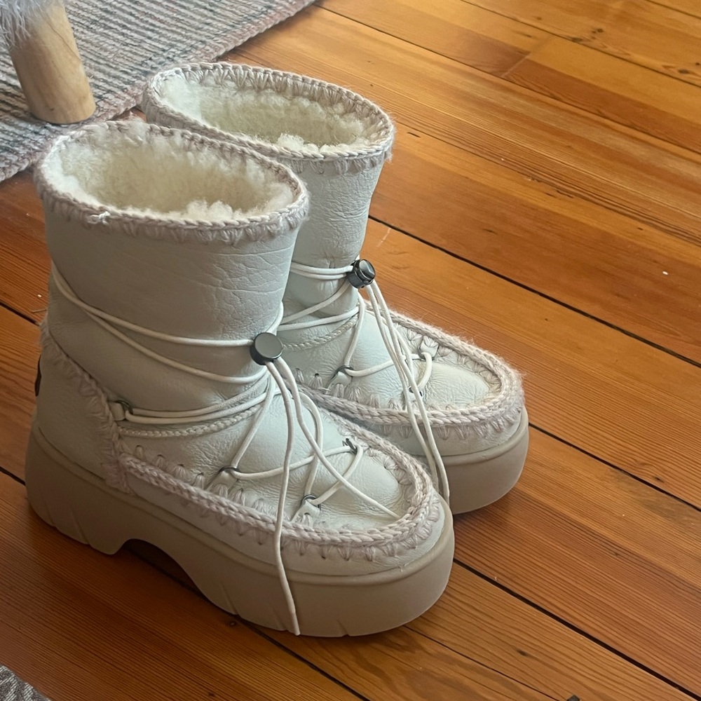 Mou Lunar Boots size 39/US 8.5